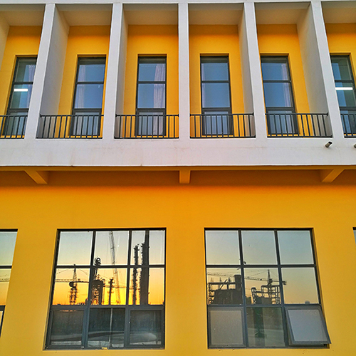 1574127060942223.jpeg 3、廠前區(qū)一角.jpg