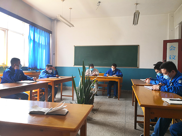 1584576327980656.jpeg 趙強(qiáng)參加技術(shù)例會(huì).jpg