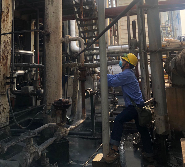 1588293483948608.jpeg 凈化現(xiàn)場(chǎng)開冷凝液.jpg