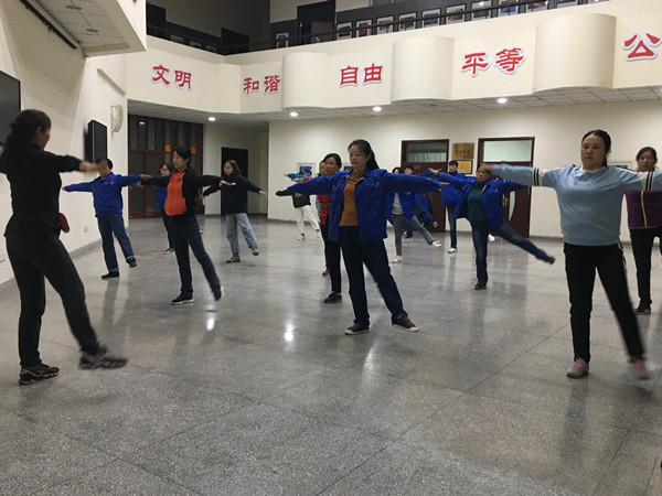 1603951274821494.jpeg 公司工會(huì)組織職工學(xué)練第九套廣播體操.jpg