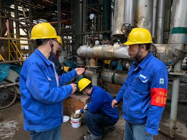 1605943584101987.jpeg 孟力在現(xiàn)場采訪.jpg