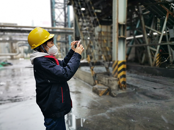 1606131835322333.jpeg 23日早上段敏霞在檢修現場拍照(孟力拍攝).jpg