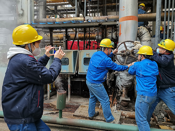 1606131857490124.jpeg 23日早上段敏霞在檢修現場拍照(孟力拍攝.jpg