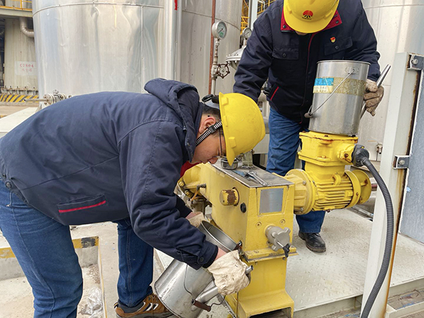 1612148015972572.jpeg 設(shè)備排油中.jpg