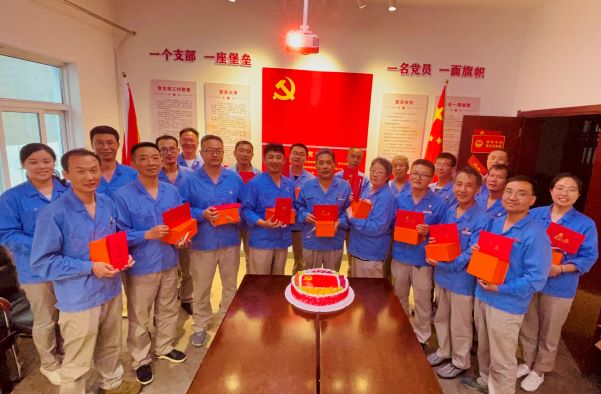 1627350844549015.jpeg 黨員合影留念.jpg