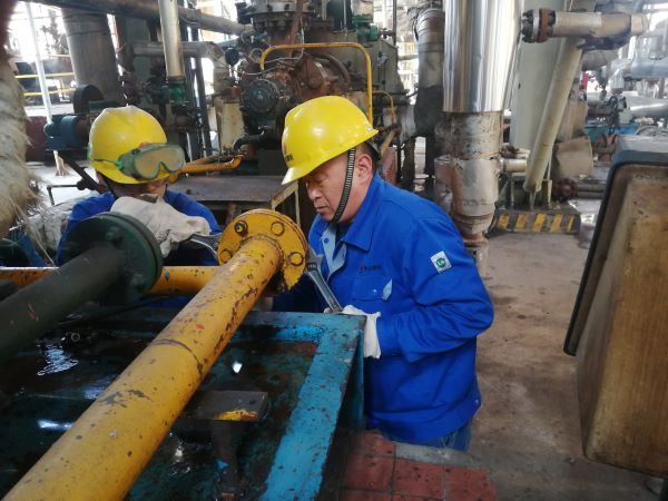 1637218301638003.jpeg 班組員工現場自行消除缺陷.jpg