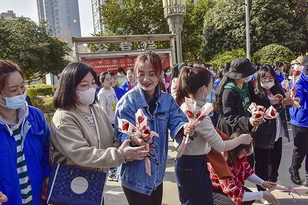 1646389585318388.jpeg 7贈人玫瑰手有余香.JPG