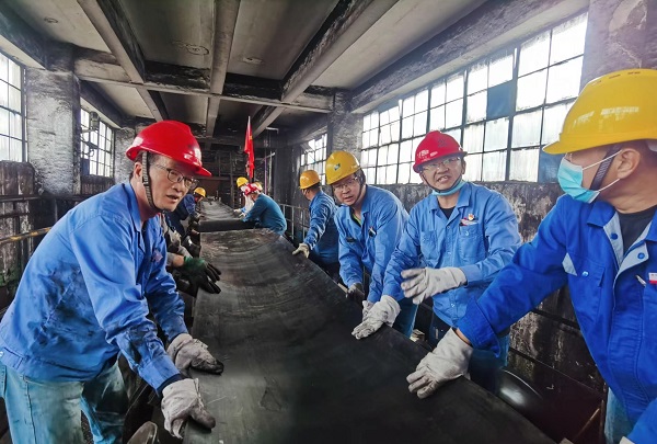 1652751619266744.jpeg 4號帶b側新帶穿入現場 - 副本.jpg