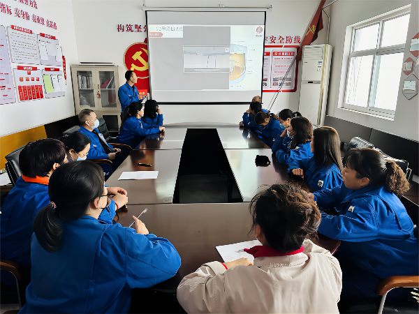 1667786029135674.png 工藝技術(shù)員進(jìn)行業(yè)務(wù)技能培訓(xùn)(1).png