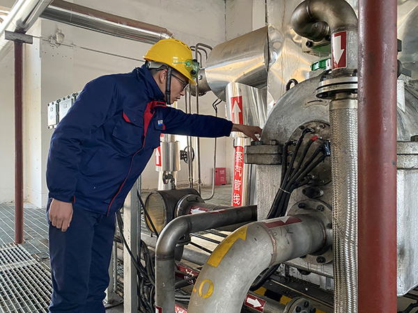 1675642952833240.jpeg 班長接班前檢查各設(shè)備時拍下(副圖).jpg