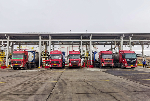 1677143598722155.jpeg 2023年2月23日彬州化工正在裝車的乙二醇車輛 (副圖).jpg