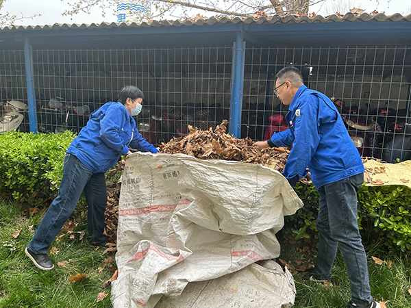 1679475805433739.jpeg 3月22日,渭河塑業公司開展了衛生清掃主題黨日活動。(副圖).jpg