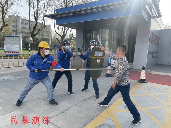 1679989010954148.jpeg 行政保衛(wèi)部開(kāi)展反恐防暴演練3.jpg