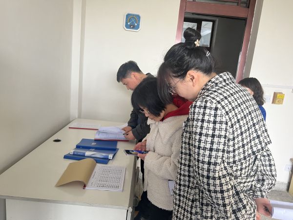 1680763790542683.jpeg 3.23健力寶審核組在質檢部、審核易制毒管理,翻閱記錄。.jpg