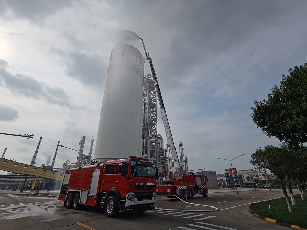 1681364765144928.jpeg 4月4日下午舉高消防車(chē)實(shí)戰(zhàn)展示.jpg