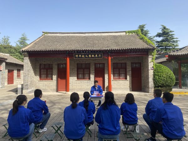 1681691952934902.jpeg 圖四:支部書記王智勇現(xiàn)場講授廉政黨課.jpg