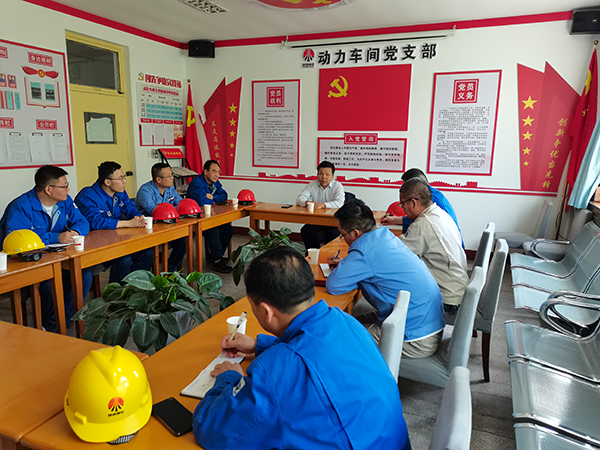 1683158765300158.jpeg 5月1日張增戰董事長在動力車間會議室組織值班人員進行座談 600.jpg