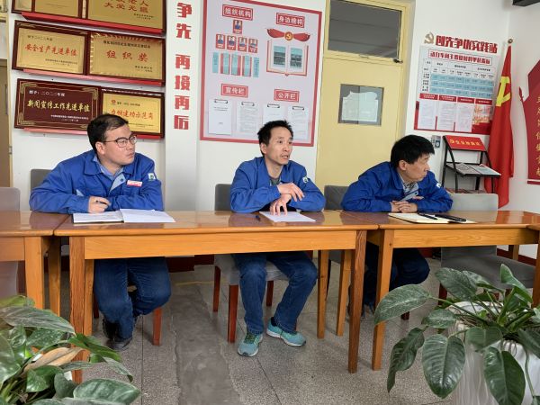 1683419558759574.jpeg 為確保此次大檢修停車計(jì)劃安全順利的完成,動(dòng)力車間及早動(dòng)手,精心組織,周密部署。按照公司大檢修指揮部的停車計(jì)劃,及時(shí)召開車間大檢修停車計(jì)劃工作會(huì)議.jpg