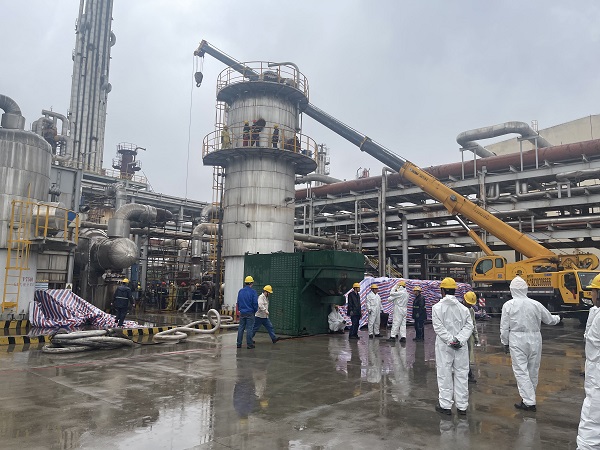 1683589614298013.jpeg 三期氣化工段觸媒卸料工作圓滿完成-雨中前期準備2.jpg