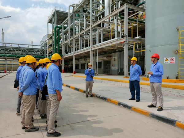 1687337700609818.jpeg 乙二醇車間主任楊磊對演練進行總結,生產部韓濤對演練提出寶貴意見.jpg