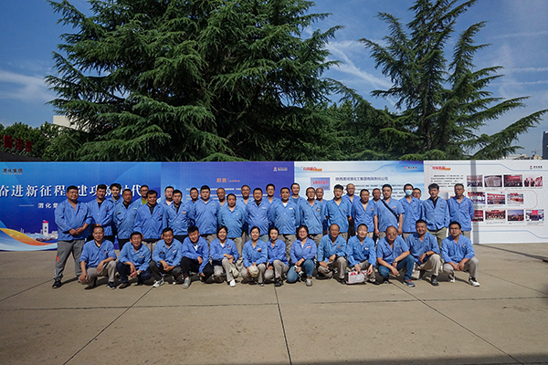 1688602224954785.jpeg 2023年7月5日運(yùn)銷市場(chǎng)部員工觀看:奮進(jìn)新征程 建功新時(shí)代圖片展1.jpg