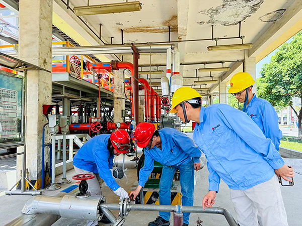 1689582474809222.jpeg 車間主任喬玄現(xiàn)場(chǎng)檢查重點(diǎn)設(shè)備 600.jpg