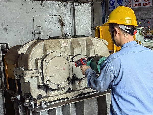 1689835888809303.jpeg 每日定時對設備巡檢外,進行溫度檢測.jpg