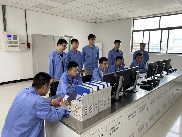 1690421789531939.jpeg 開展班前會議,強調降本增效需要從身邊的小事做起。.jpg