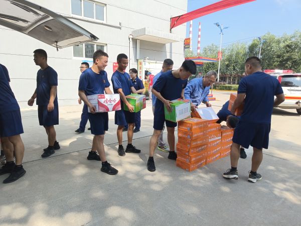 1690943303726213.jpeg 8月1日早上九點半行政保衛(wèi)部慰問高新應(yīng)急救援大隊.jpg