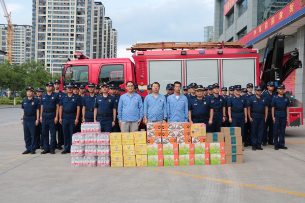 1690943313791649.jpeg 7月31日,彬州公司赴彬州市消防救援大隊開展送清涼暨八一慰問活動.jpg