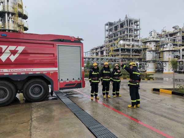 1691651829574215.jpeg 8月8日,彬州公司消防隊(duì)開展應(yīng)急演練1.jpg