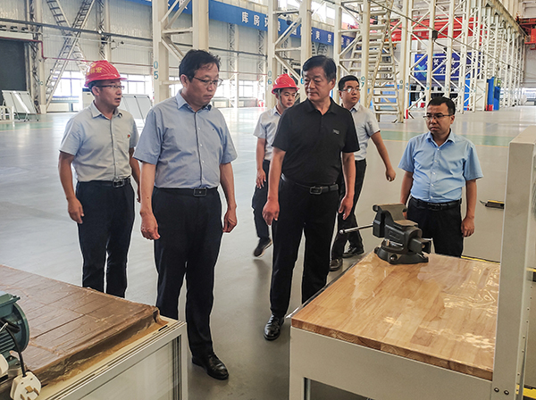 1691970460443444.jpeg 8月10日馮曉宏一行參觀小保當(dāng)公司辦賽基地 600.jpg