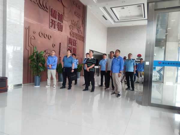 8月17日，省環保廳一行到公司開展環保檢查，此圖為檢查組在彬州公司綜合樓一樓進行入場安全教育.jpg