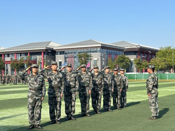 1693990400266381.jpeg 渭化集團民兵集訓列隊會操2.jpg