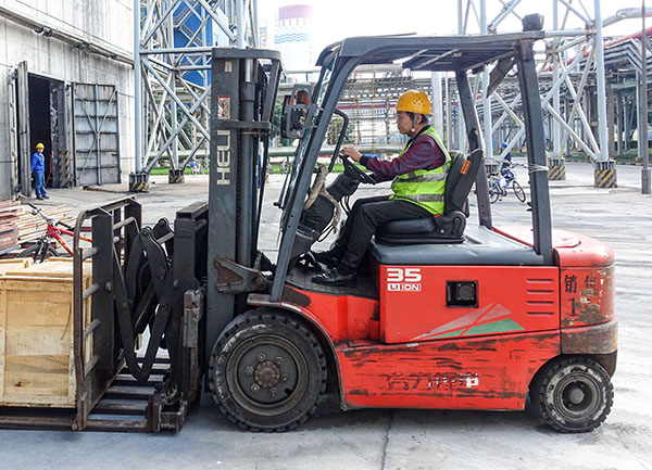 1696737646729067.jpeg 2023年大檢修運銷部支援車輛送貨到現(xiàn)場.jpg