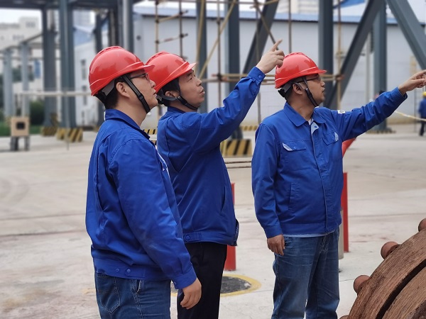 1697098451169662.jpeg 公司領導深入尿素裝置現場指導檢修工作3.jpg