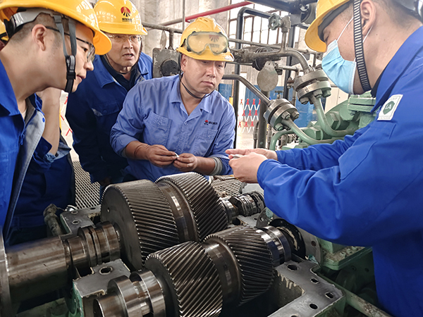 1697527609799197.jpeg 聚精會(huì)神 機(jī)械修造部 胡抗戰(zhàn).jpg