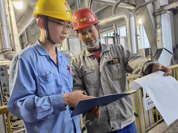 1699662043843196.jpeg 技術(shù)人員與驗(yàn)收部門(mén)收尾把關(guān).jpg