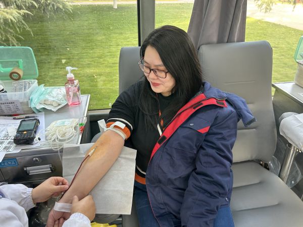 1702018697733542.jpeg 12.6員工獻(xiàn)血2.jpg