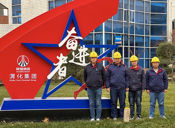 1703131530636443.jpeg 12月16日出征前車(chē)間門(mén)口合影.jpg