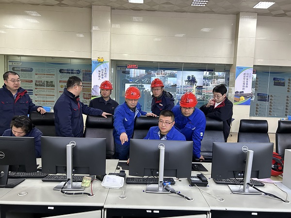 1707990377530423.jpeg 馬總深入生產(chǎn)現(xiàn)場(chǎng)開(kāi)展安全檢查4.jpg