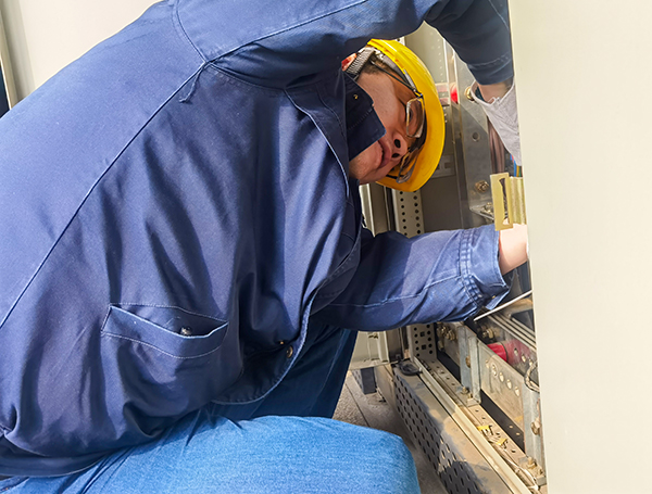 1708929566342603.jpeg 2月23日,檢修三班對真空泵進行升級改造.jpg