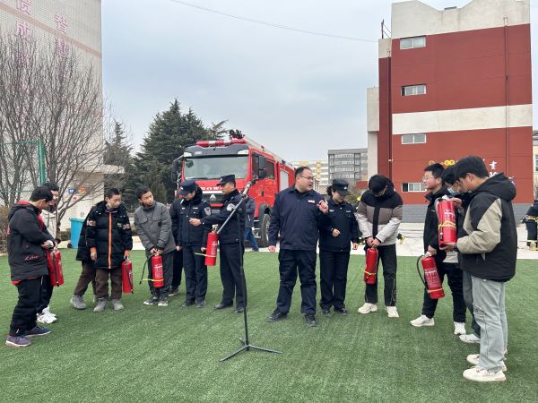 1709705220774145.jpeg 3.6附圖2 彬州公司文明實(shí)踐丨消防培訓(xùn)進(jìn)校園 筑牢安全”防火墻“.jpg