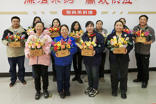 三八節(jié)前夕，采供部開(kāi)展慶三八節(jié)花藝活動(dòng) (2).jpg