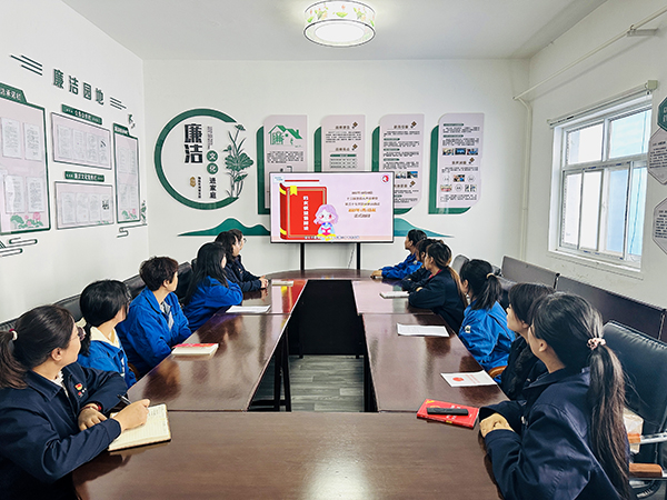 1710407295625756.jpeg 3月14日下午物料車間組織女職工觀看婦女權(quán)益保障法宣傳片.jpg