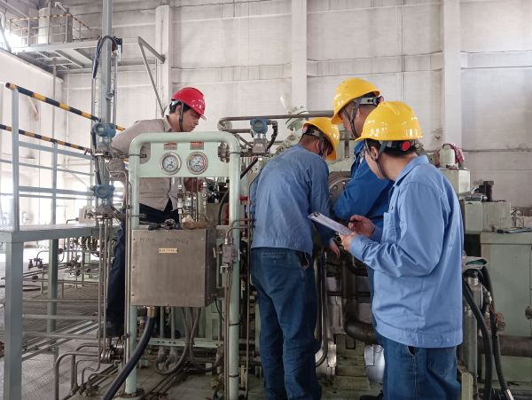 1713398199837695.jpeg 三期檢修現(xiàn)場,計(jì)控電儀部在進(jìn)行“精益檢修 安全有我”主題活動(dòng)的安全檢查(1).jpg