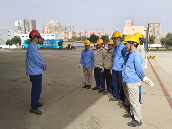 1714433847714498.jpeg 4月26日,尿素車間開展四月份受限空間應(yīng)急演練.jpg