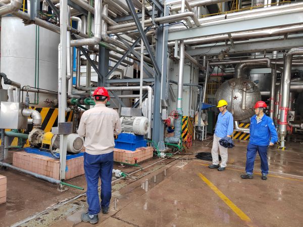 1714457852246021.jpeg 4月29日,計(jì)控電儀部部門領(lǐng)導(dǎo)、安全員、工段長帶隊(duì)冒雨對(duì)生產(chǎn)現(xiàn)場(chǎng)各片區(qū)進(jìn)行節(jié)前安全大檢查1.jpg