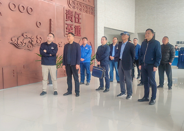 1714870907317105.jpeg 5月4日,咸陽市安委辦督導(dǎo)組在觀看彬州公司宣傳片.jpg