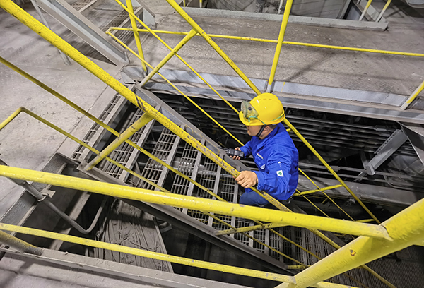 1714872234603236.jpeg 2024年5月4日 青工對天然氣點(diǎn)火裝置進(jìn)行全面檢查.jpg